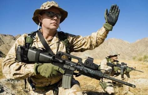 解放军规定不允许佩戴有色眼镜包括墨镜,其实