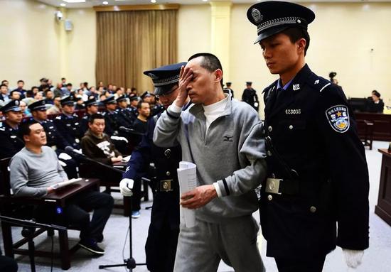 半年缝完10万条内裤 黑社会狱中这样改造-北京时间