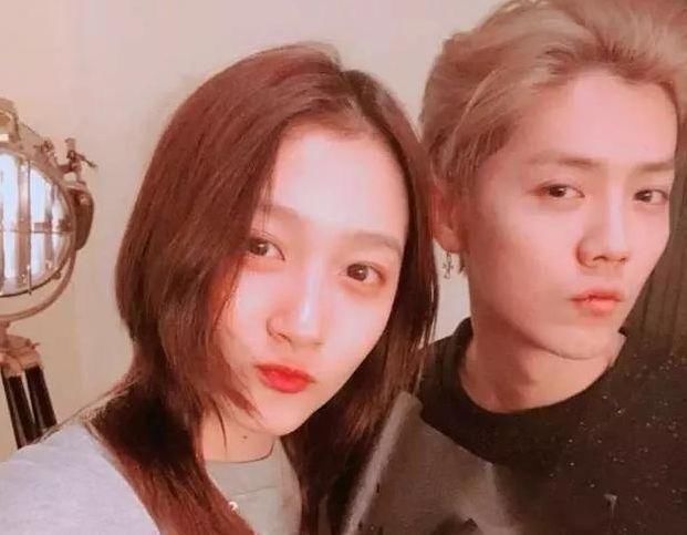 鹿晗自爆追关晓彤几次被拒绝,网友调侃:外表娘