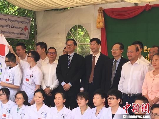 中国江苏省医疗队在柬开展义诊