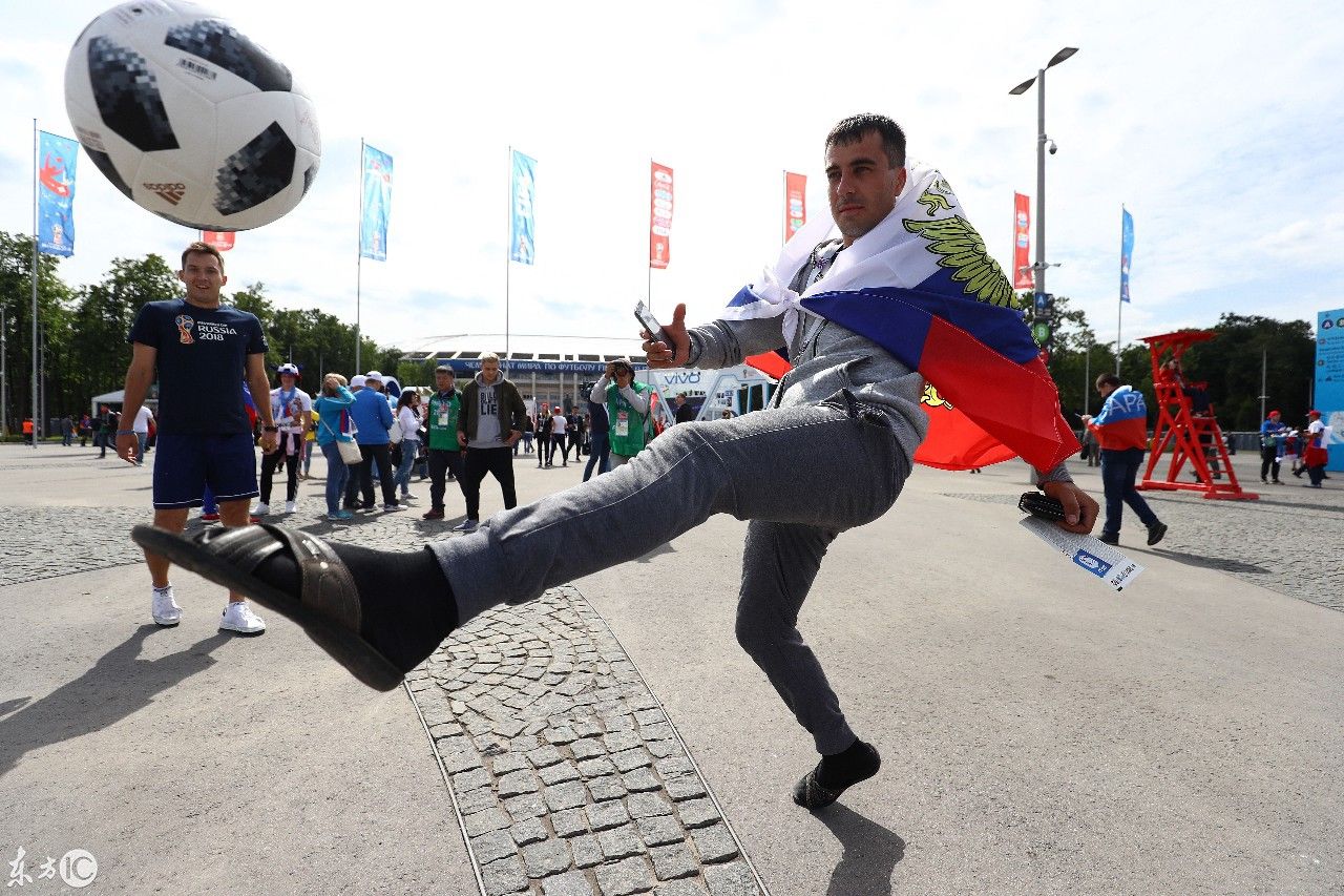 在俄罗斯与沙特阿拉伯比赛开始前,莫斯科的卢