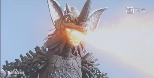 泰兰特用巴拉巴的双臂攻击,是泰兰特的最强必杀技.