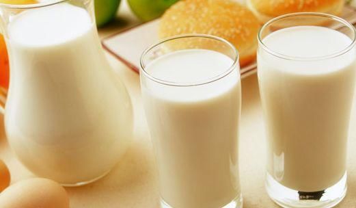 牛奶好还是奶粉好,喝了这么多年,真相竟是…