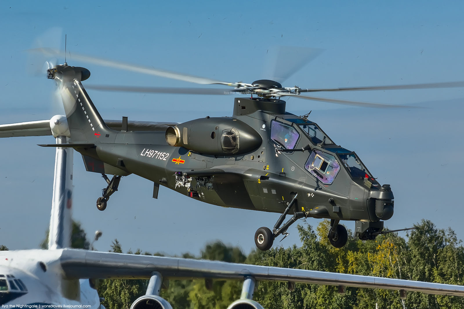 俄罗斯摄影师镜头里中国参加演习战机