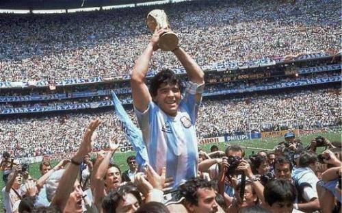 1986世界杯马拉多纳是什么地位?他什么举动令