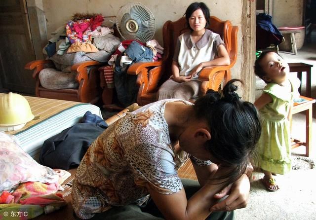 小姑小产我和老公上门探望,门口听到一段话,我愤怒砸了他家