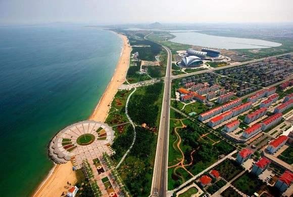 这座城市位于中国海陆交接的最东端,紧邻韩国