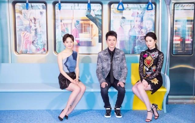 刘亦菲、焦俊艳发布会同框,刘亦菲小腿纤细竟