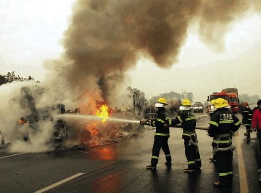 科普:消防队归公安局还是政府部门管?其实都