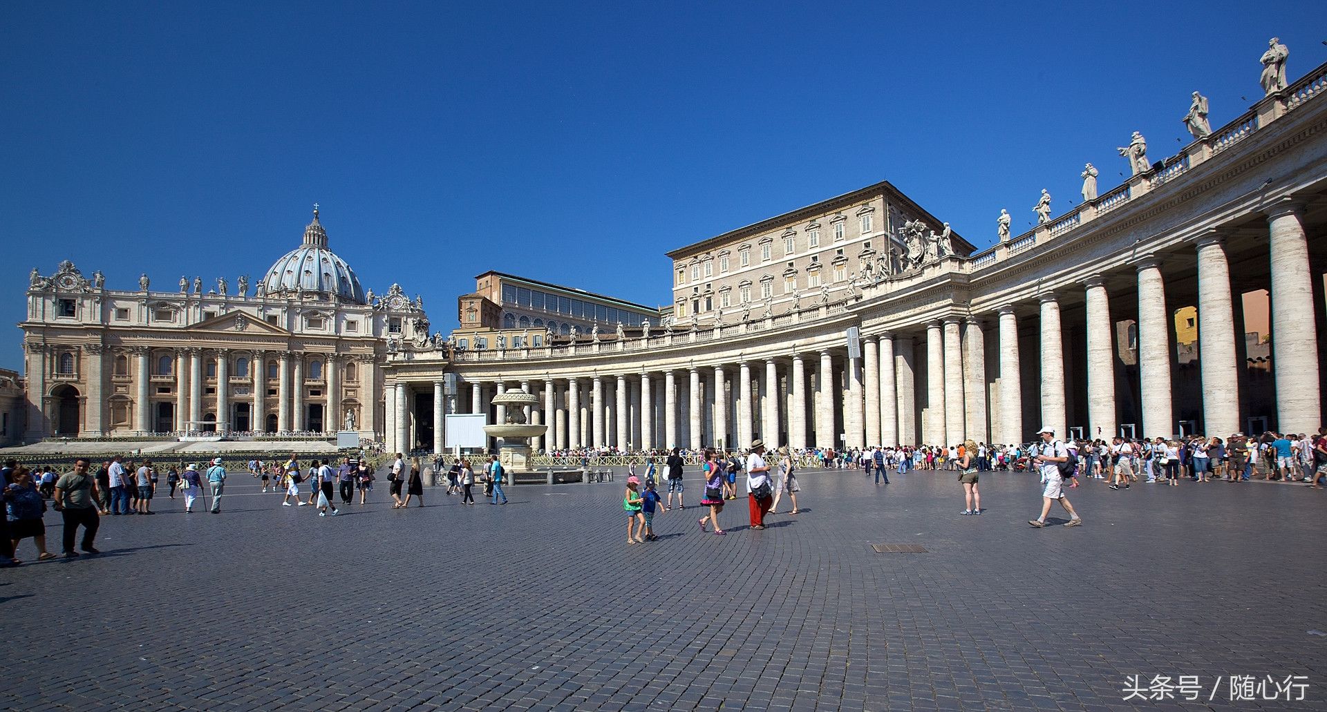 由于四面都与意大利接壤,故称国中国的国家