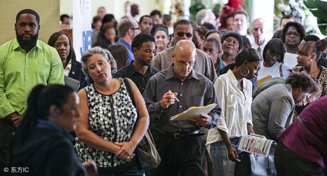 为什么美国人很少有低头族的出现?他们是不