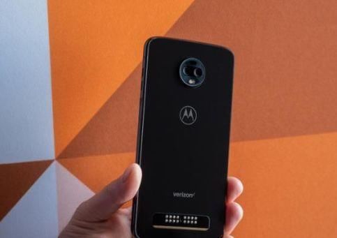 给力!联想诞生第一部5G手机,杨元庆携带联想M