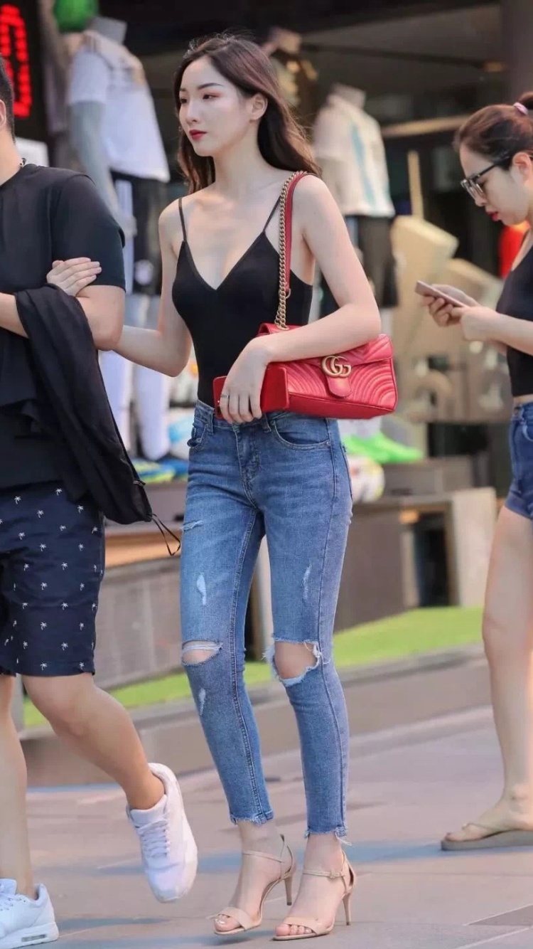 街拍丨周末,多希望有个大长腿女友陪着逛街呀