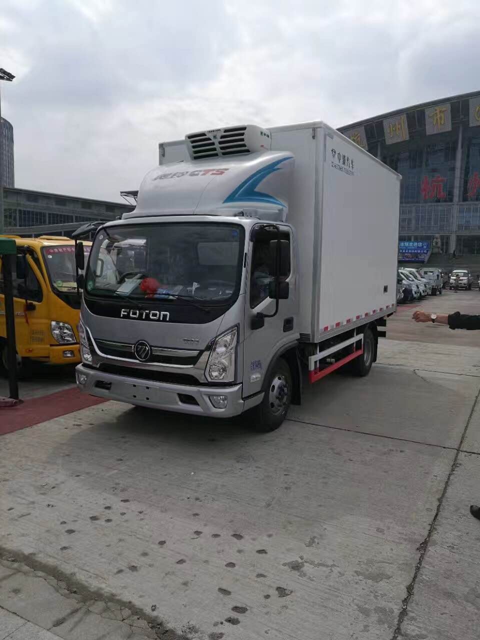 国产厢式货车福田奥铃怎么样配标准康明斯发动机