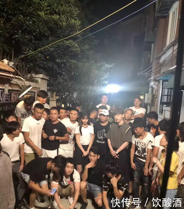 杨颖邓伦新剧杀青, 大合照时杨颖满脸嫌弃, 网友