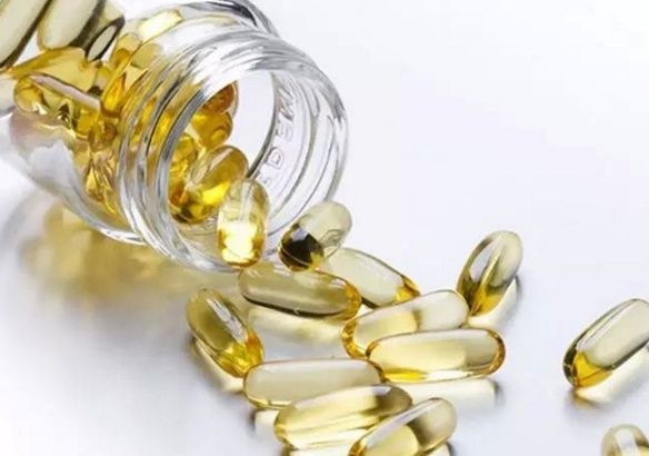 香油和维E,女人每晚用来擦脸,七日过去,祛皱还