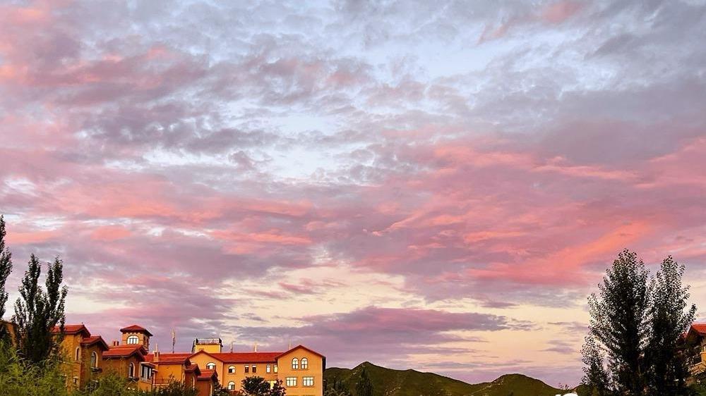 北京绝美朝霞中迎接处暑节气 最高气温27℃至28℃舒爽在线 北京绝美朝霞中迎接处暑节气 最高气温27℃至28℃舒爽在线