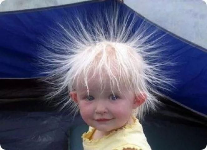 专治头发炸毛,自带按摩功能的保湿气垫梳