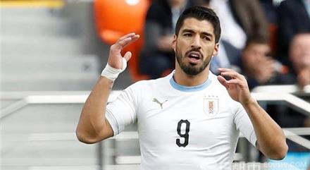 女记者直播世界杯遭袭胸 镜头前遭陌生男抓胸