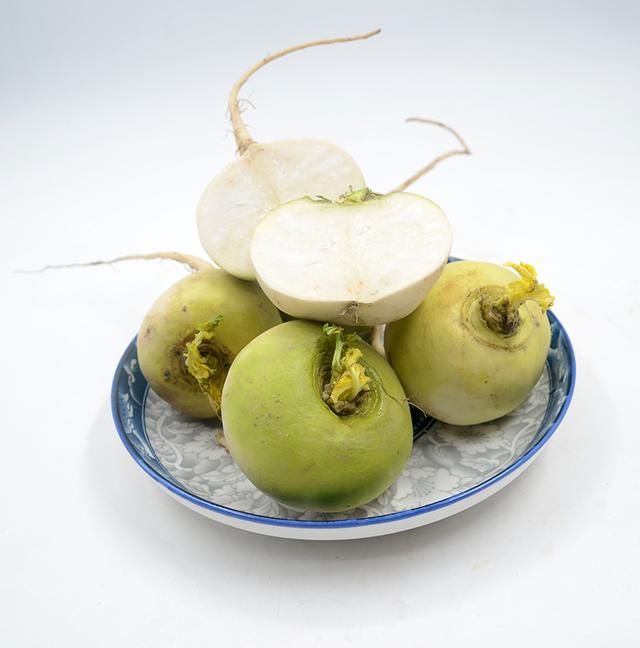 老人扣了了一颗痣,竟发生癌变,身上出现这4种