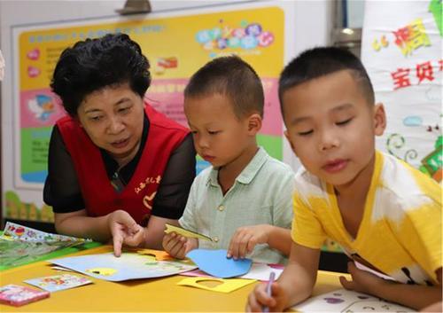 江西省卫生计生委巡视员李晓琼赴省儿童医院开