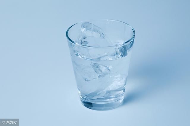 尿酸高,百合煮成1种水,强势降尿酸,想得痛风