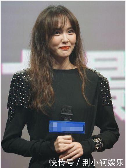 唐嫣参加活动无PS照片,大眼袋黑眼圈蓬松的头