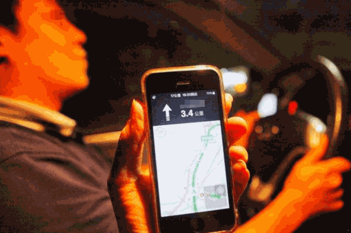 跑滴滴每月收入1万多, 刨除成本之后, 司机脸都