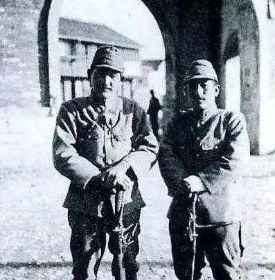 这俩日本人,对中国人民犯下的罪行不可饶恕,他