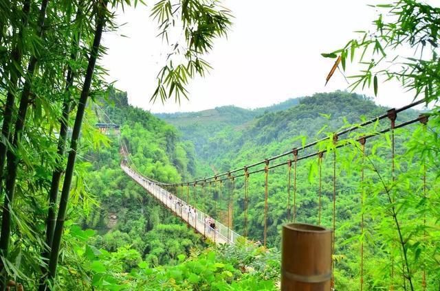 它是距成都最近的玻璃栈道!五一爆红关闭后终