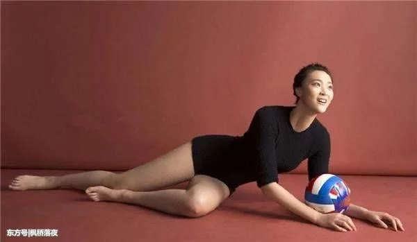 中国女排第一美女!大长腿让女明星的都羡慕，路人都频频回头看!