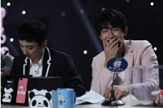 李易峰回应捏脸事件,各种调侃王校长,可爱感爆