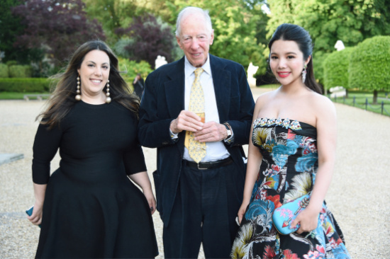 余晚晚与罗斯柴尔德合办晚宴庆祝艺术展开幕