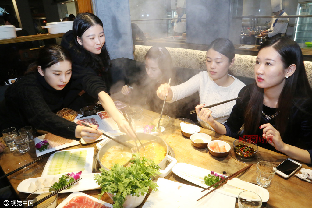 网红直播吸金 吃火锅签下200万代言合同