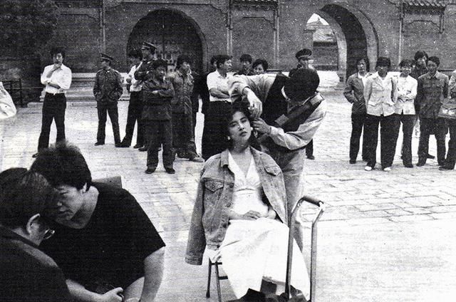 1990年王祖贤在北京天安门广场旧照曝光,赞美