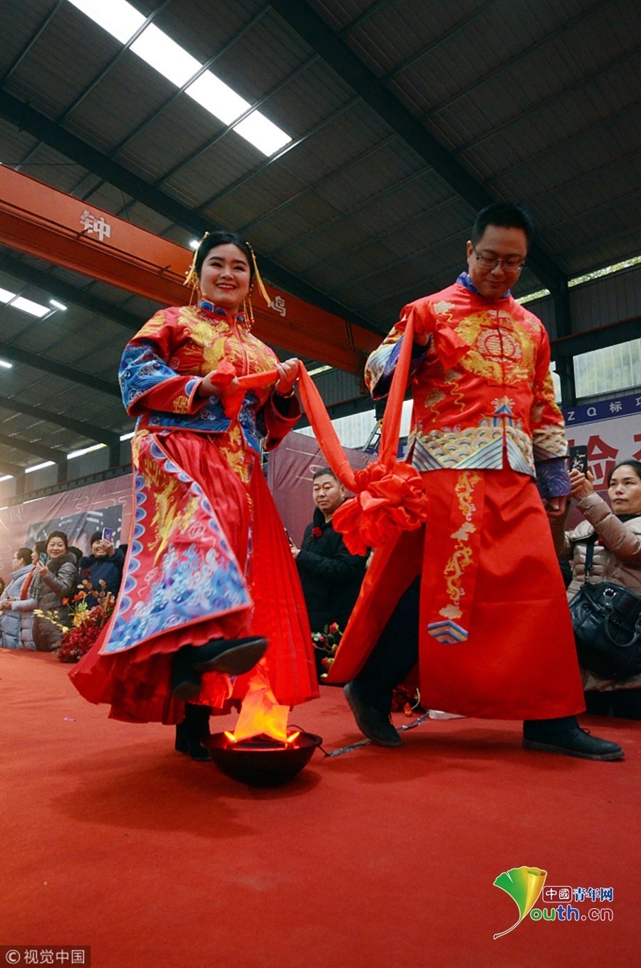 2019年1月8日，江西九江，在大家的见证下，新人们行沃盥礼、交拜礼、合卺礼、执手礼，寓意婚后白首偕老、幸福美满、永不分离。