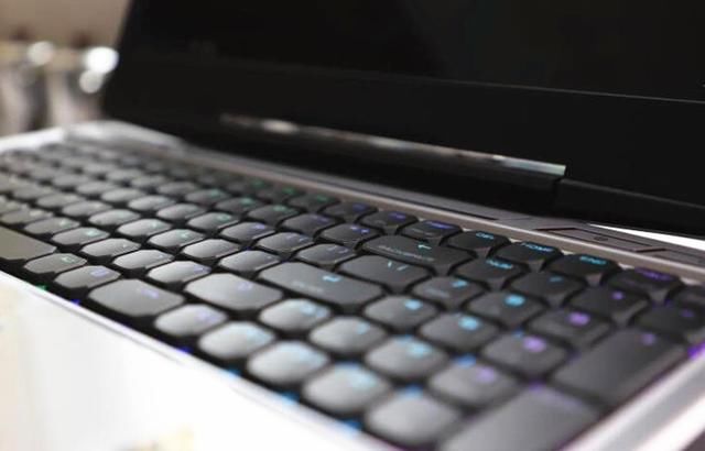 9800元买一个游戏本,看完配置后,大家都觉得不