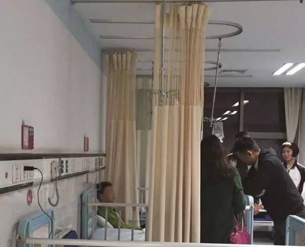 初中生恶作剧往同学保温杯里倒墨汁，喝完之后心肌受损