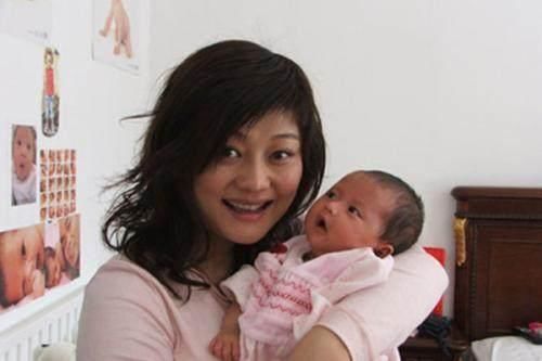 17岁结婚18岁离婚,名气不输王菲,她两个前夫,一