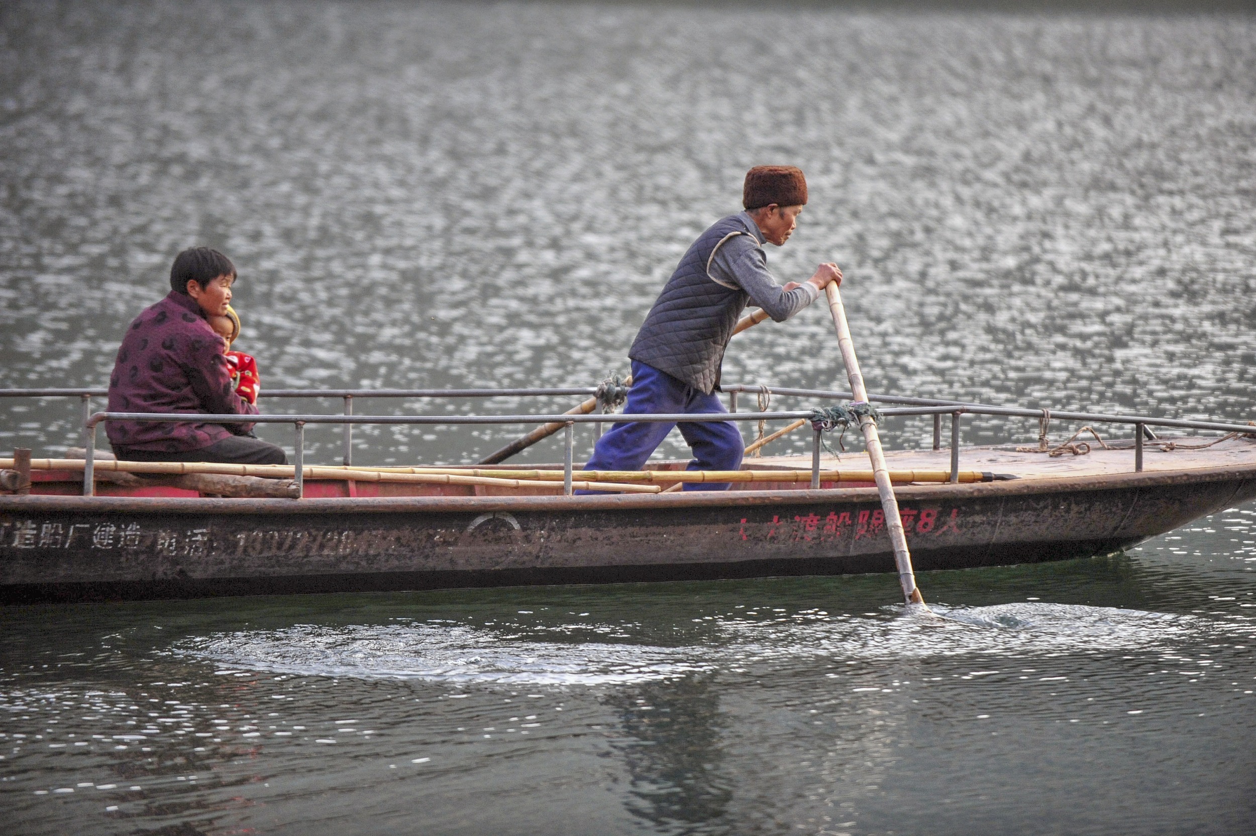一家四代人摆渡百余年 村民过河不取分文