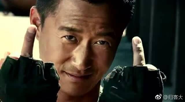 别在拿"专业的角度"来批判《战狼二》了