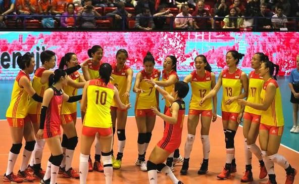 为什么郎平任职国家队,要俱乐部出工资?许家印