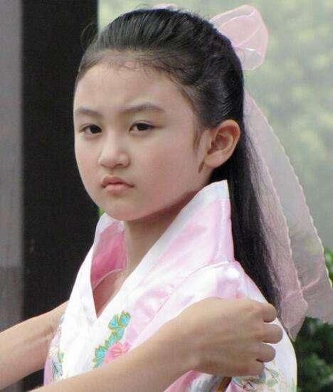 她在《花千骨》中饰演幽若被吐槽丑,出国归来成功逆袭成白富美