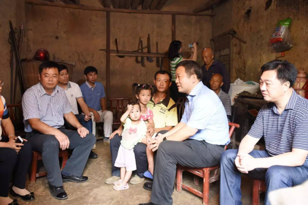 市委常委、湖南湘江新区管委会主任曹立军调研社港镇新光社区精准扶贫工作 市委常委、湖南湘江新区管委会主任曹立军调研社港镇新光社区精准扶贫工作
