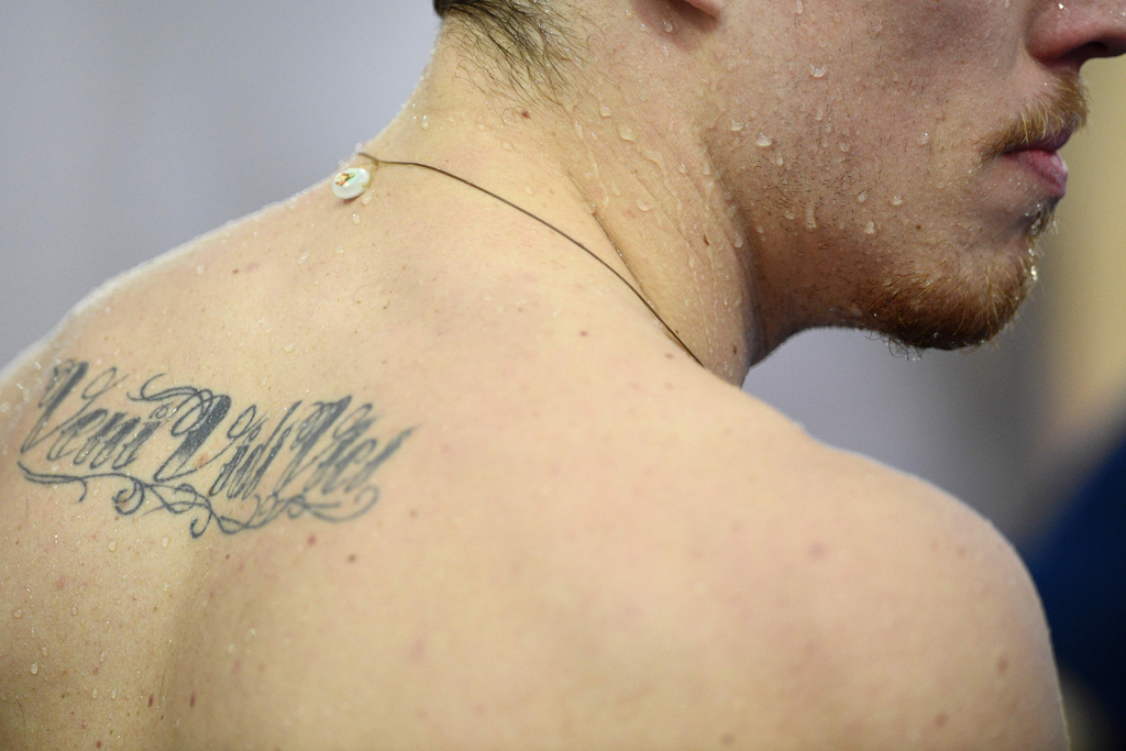 一名游泳选手的文身