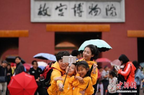 国庆长假6天中国旅游消费超5100亿元 接待游客6.2亿人次