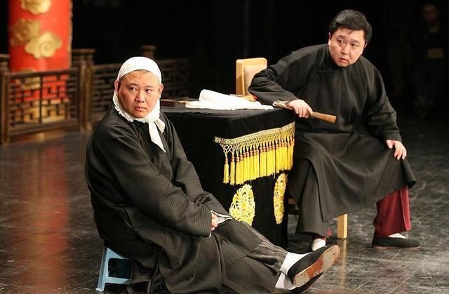 有人说:郭德纲和于谦说相声没有稿子,这是真的