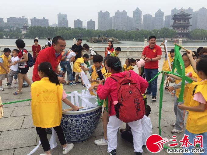 西安市小小志愿者项目启动 小葵花玩嗨趣味运