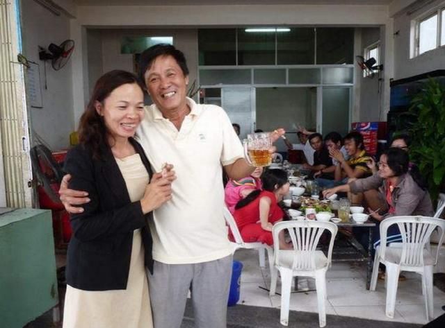 越南人到中国旅游:一下飞机就说要吃小龙虾,回