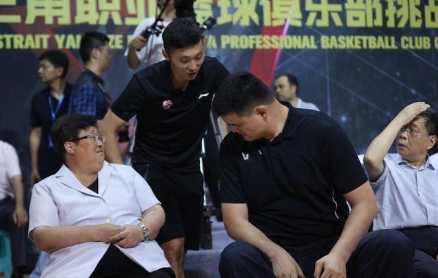 姚明刘伟曾经亲如兄弟到最后关系决裂，如今同框令人唏嘘